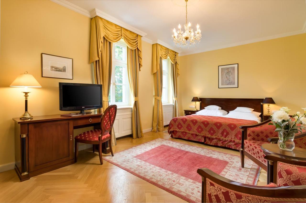 Castle Hotel Grof Degenfeld Superior Tarcal Exterior photo
