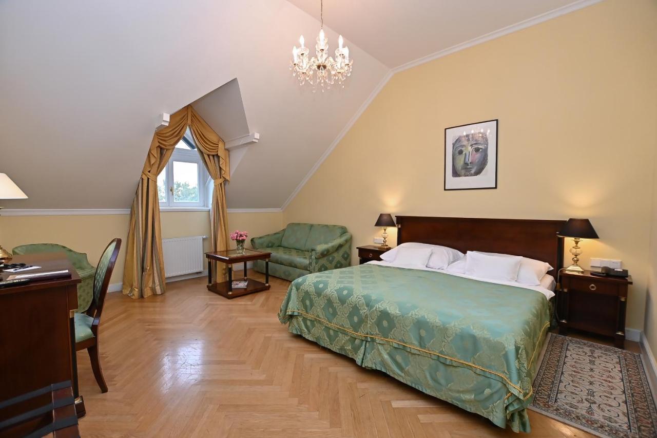 Castle Hotel Grof Degenfeld Superior Tarcal Exterior photo