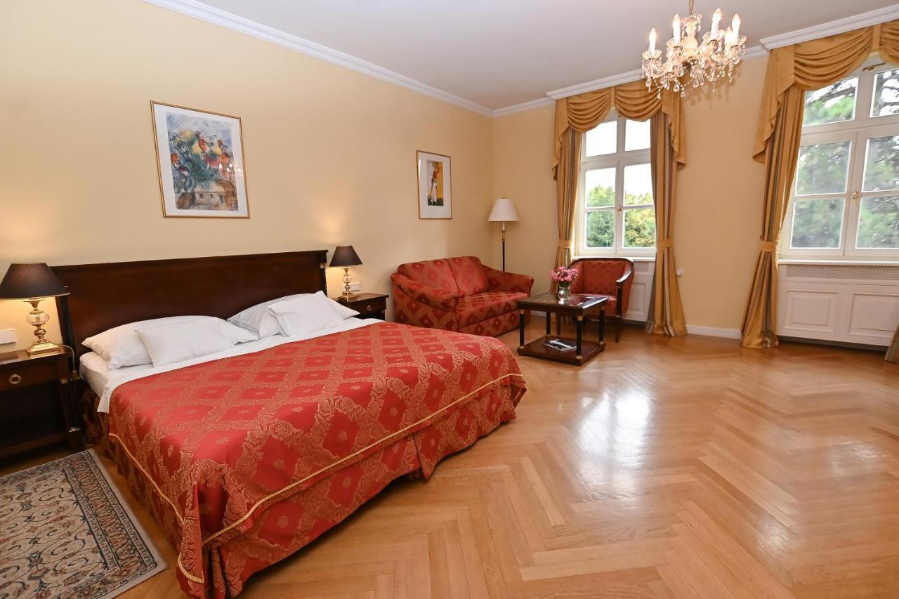 Castle Hotel Grof Degenfeld Superior Tarcal Exterior photo