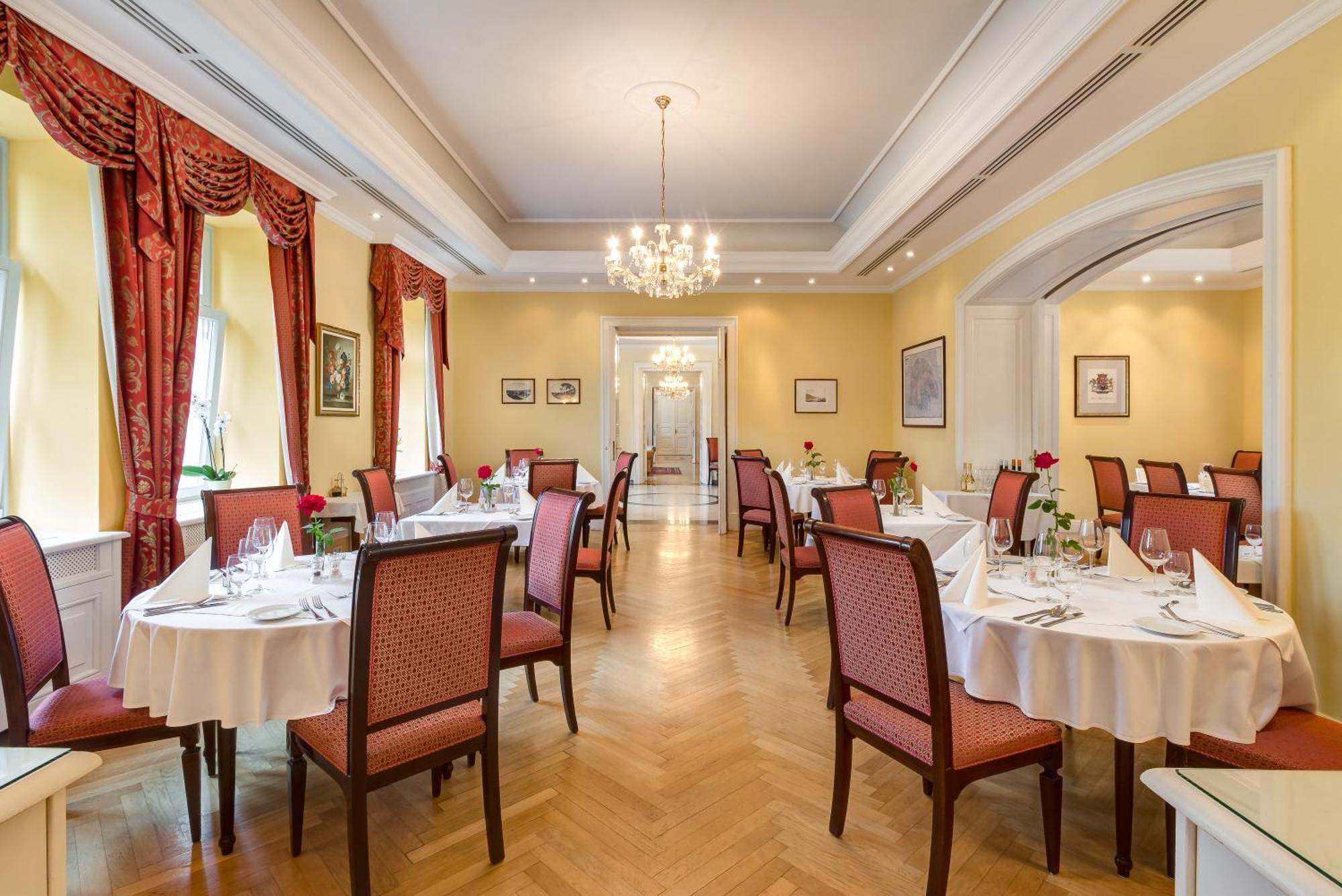 Castle Hotel Grof Degenfeld Superior Tarcal Exterior photo