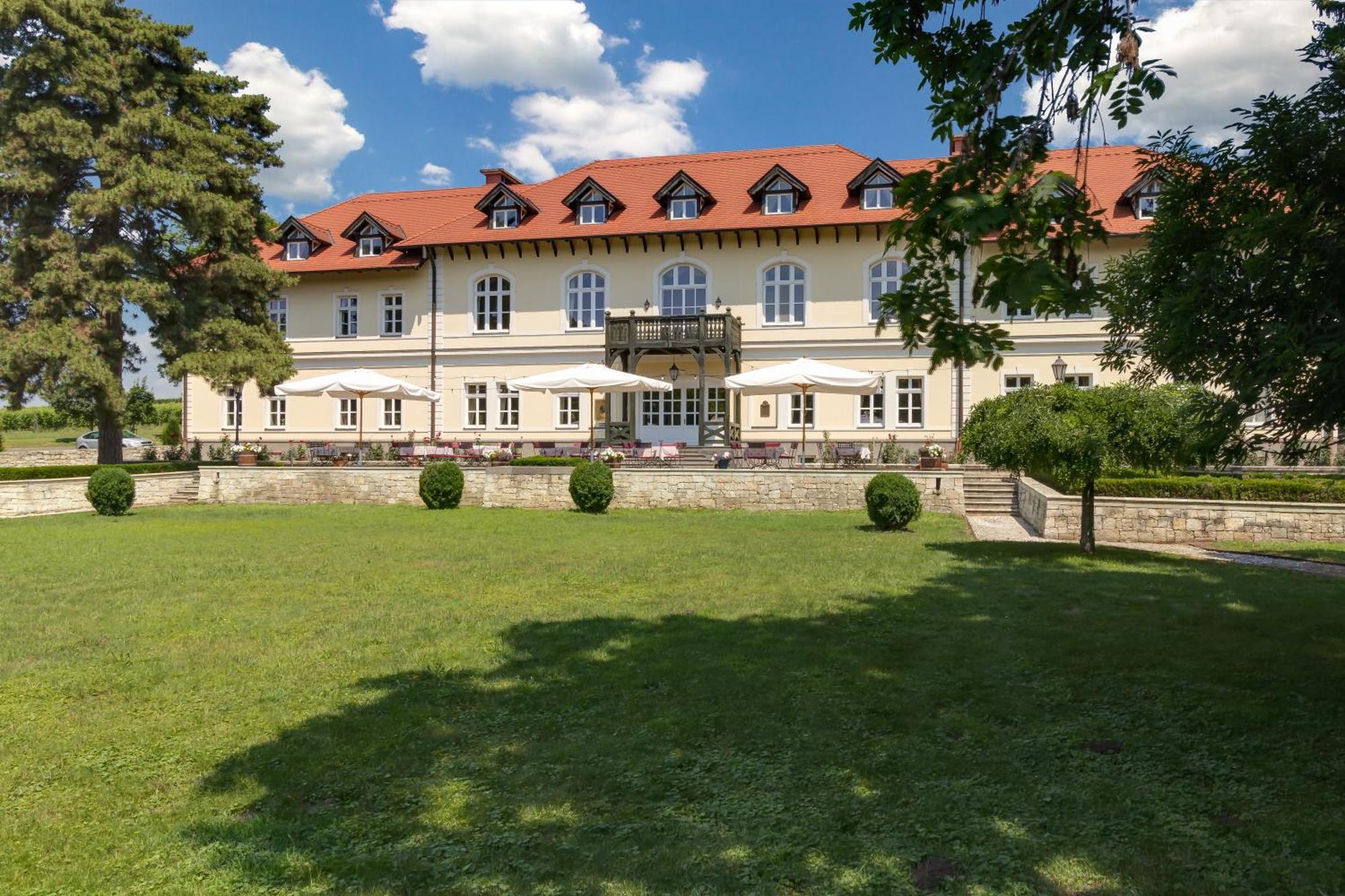 Castle Hotel Grof Degenfeld Superior Tarcal Exterior photo