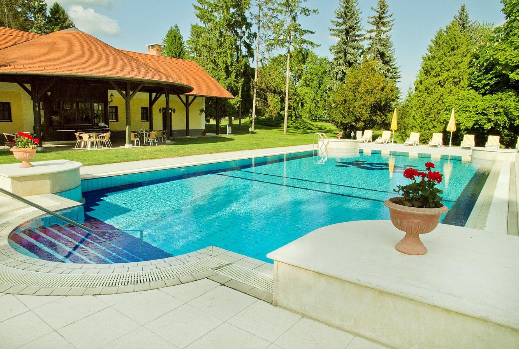 Castle Hotel Grof Degenfeld Superior Tarcal Exterior photo