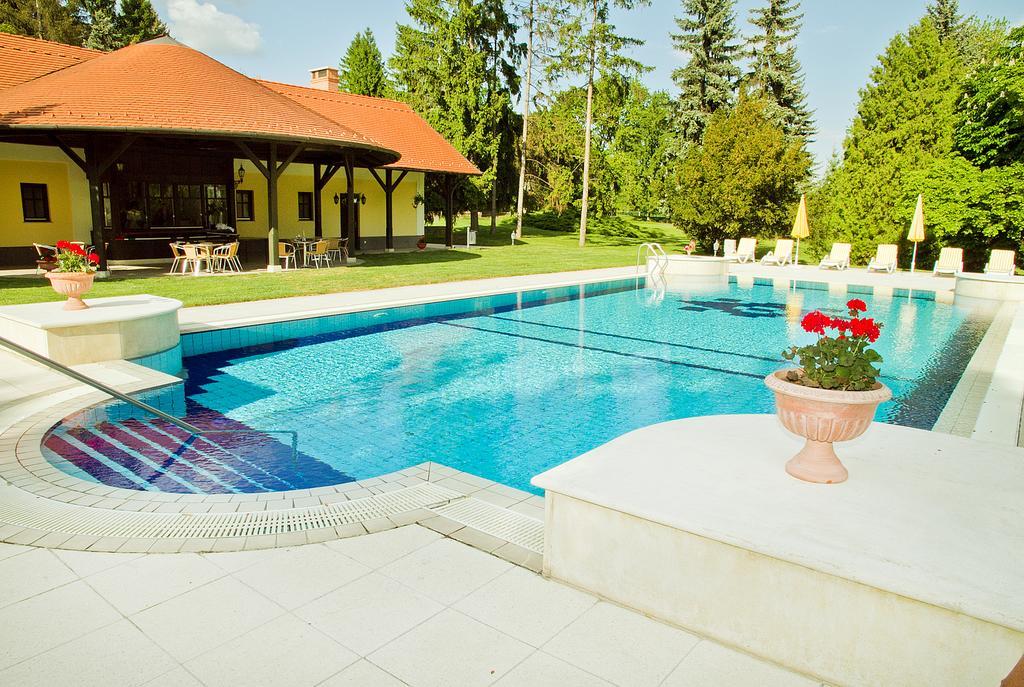 Castle Hotel Grof Degenfeld Superior Tarcal Exterior photo